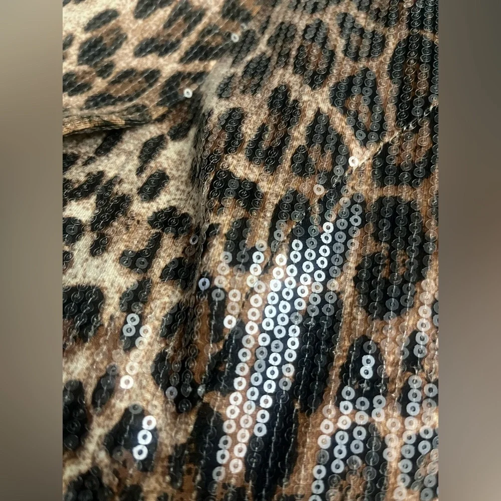 ‼️SOLD‼️ NWT Fashion Nova Sequined leopard print blazer. Pit to pit 22 inches.🖤🤎 - Picture 3 of 7